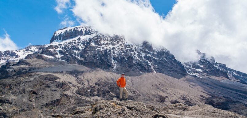 Steve vor dem Kilimandscharo Gipfel