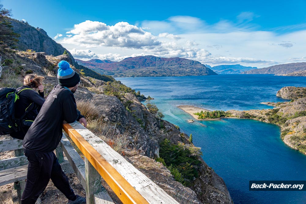 blick auf den lago cochrane vom gleichnamigen aussichtspunkt